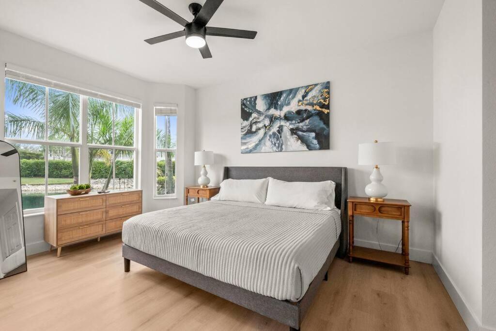 Luxurious Golf W/ Pool And Amenities!