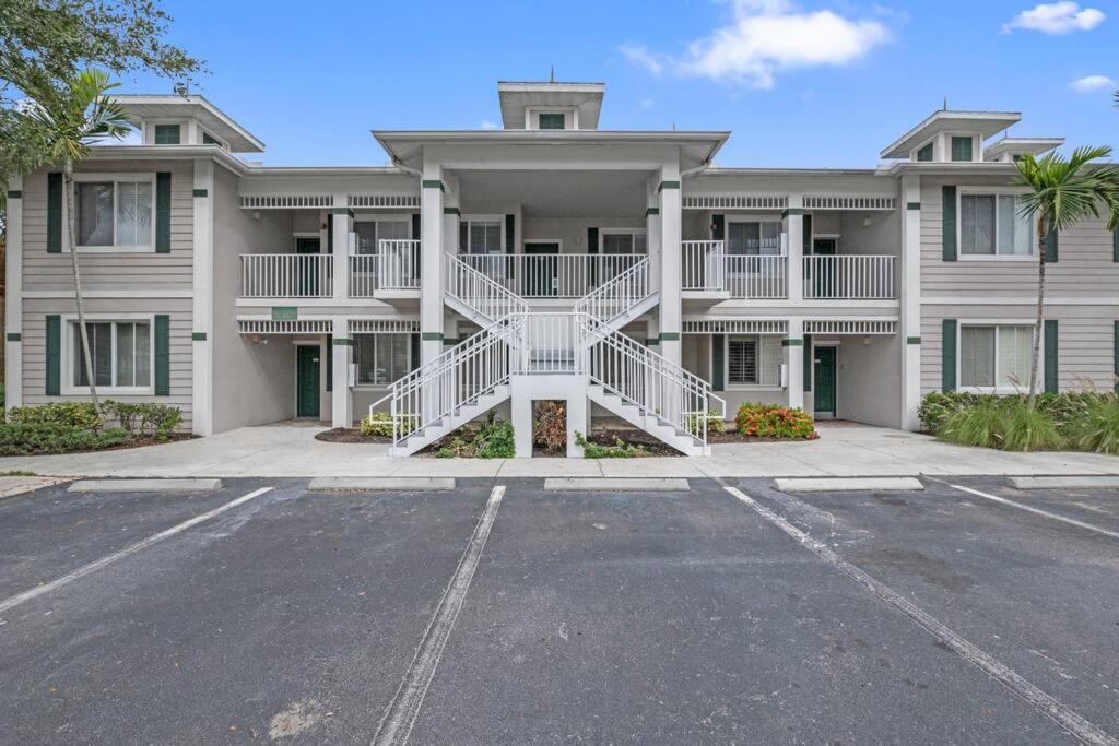 Luxurious Golf W/ Pool And Amenities! Villa