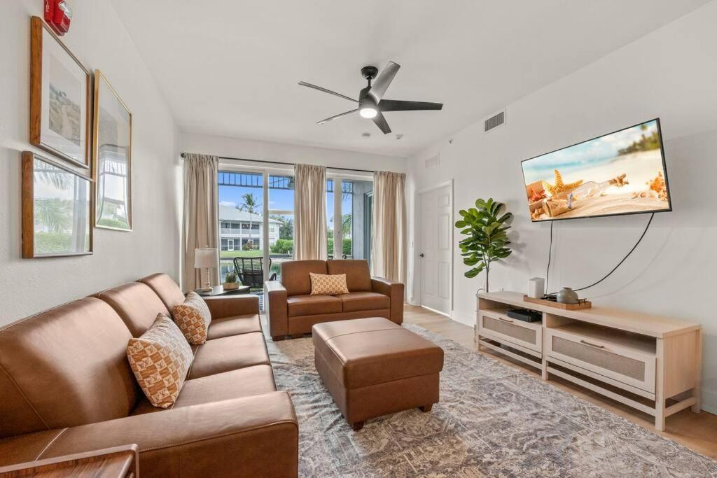 Luxurious Golf W/ Pool And Amenities!