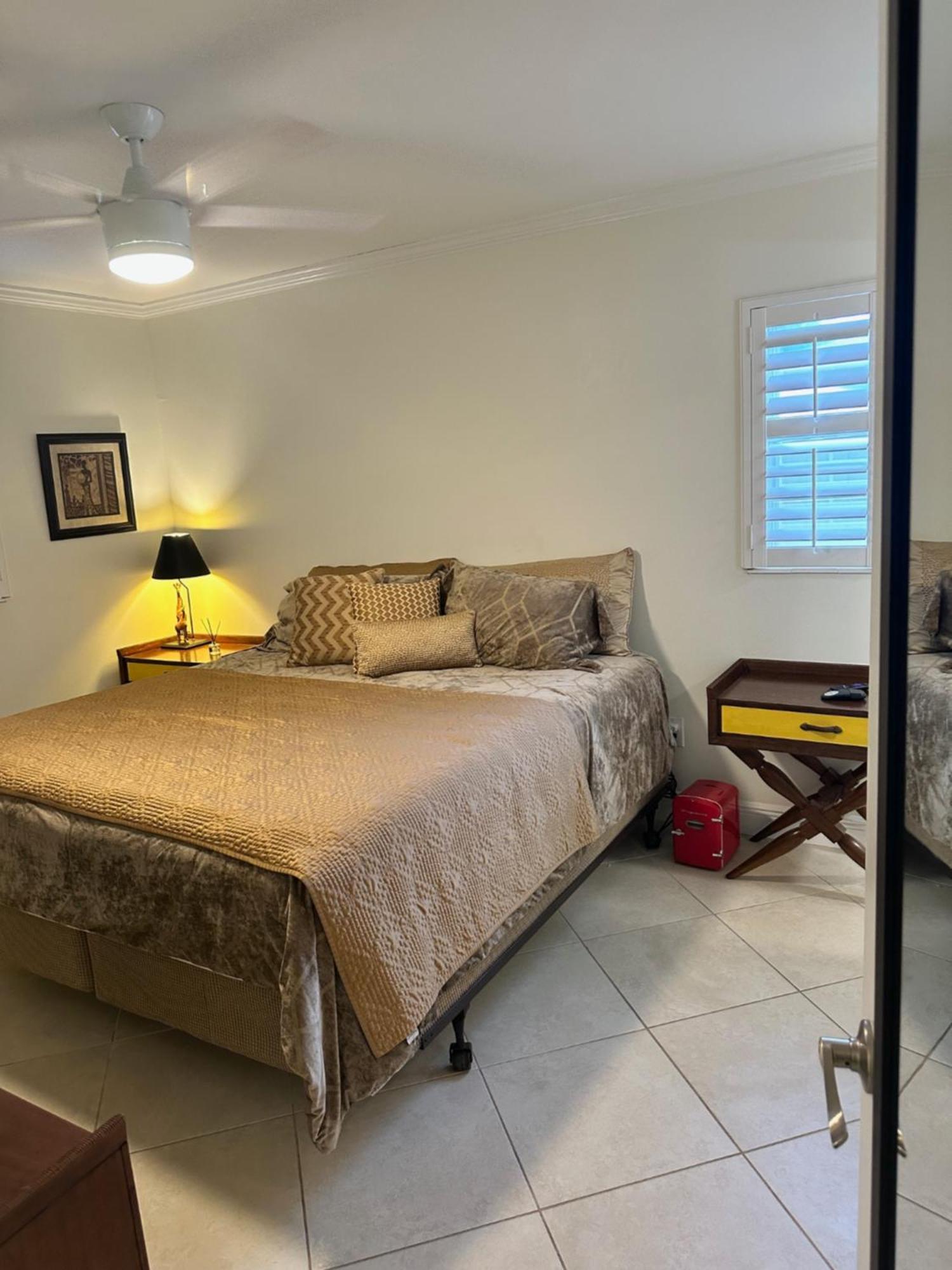 Freshly Remodeled 1970's Single Story Holiday home *