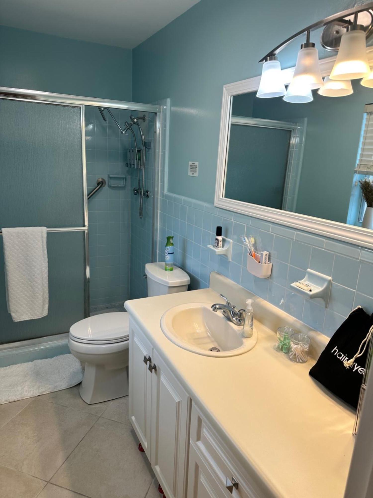 Freshly Remodeled 1970's Single Story Holiday home *