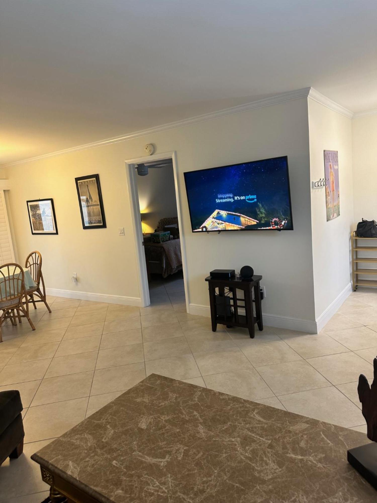 Freshly Remodeled 1970's Single Story Holiday home *