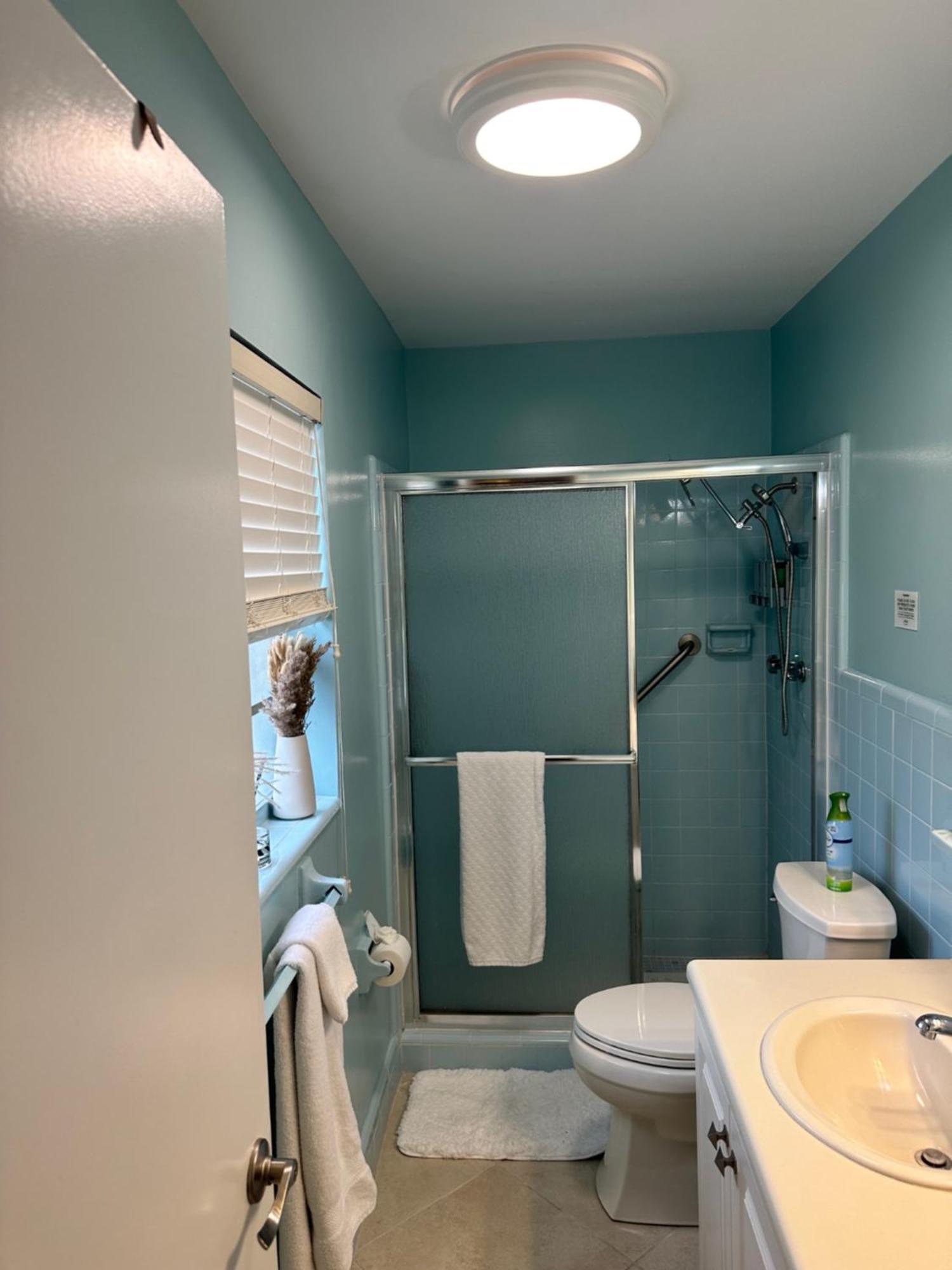 Freshly Remodeled 1970's Single Story Holiday home *