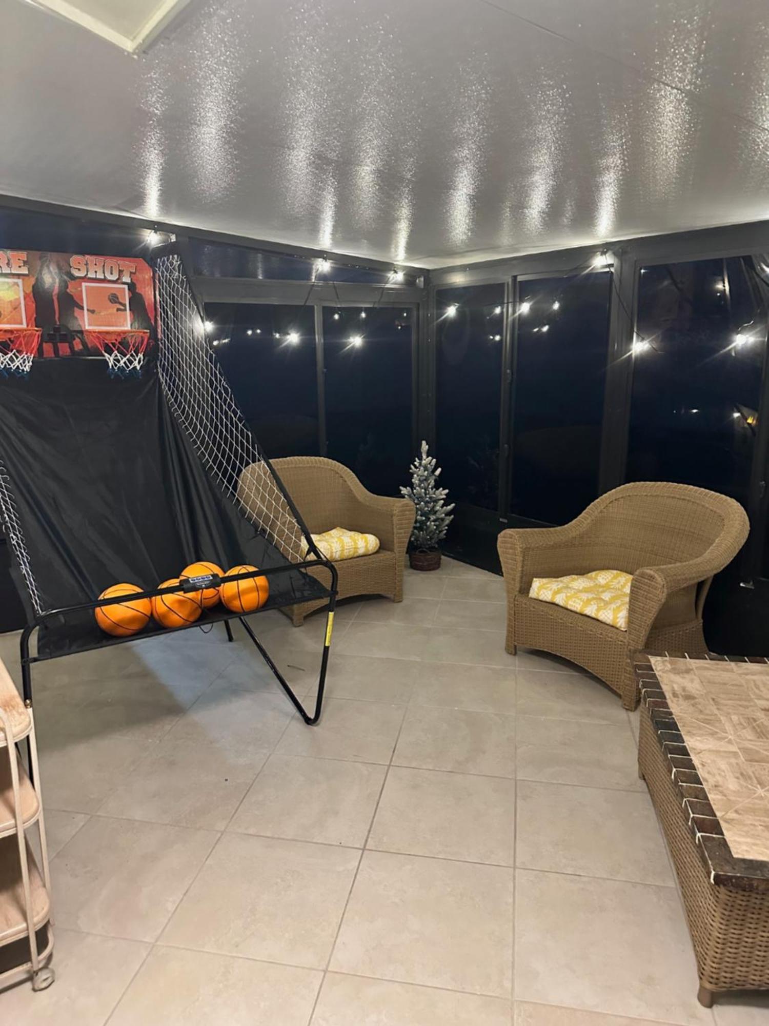 Holiday home Freshly Remodeled 1970's Single Story *