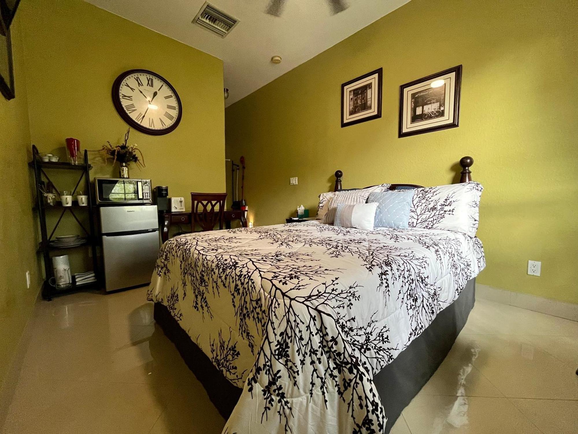 Sunset Hide Away On The Water Guest house Naples
