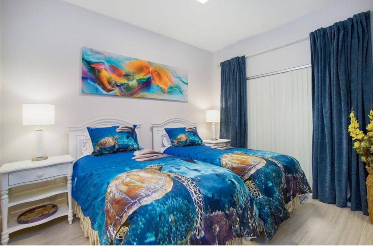 Dream At Wtc With Heated Pool Sauna 7 Bicycles And 3 Mls To Apartment *