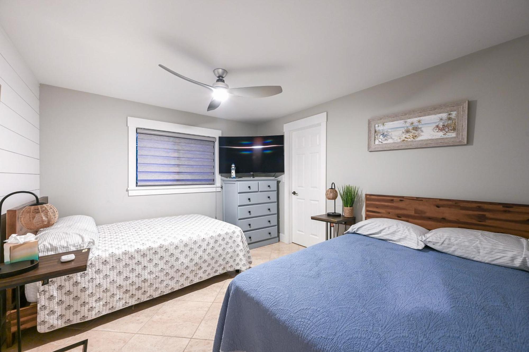 Tropical Hideaway - 1 Mi To Beaches! Holiday home Naples