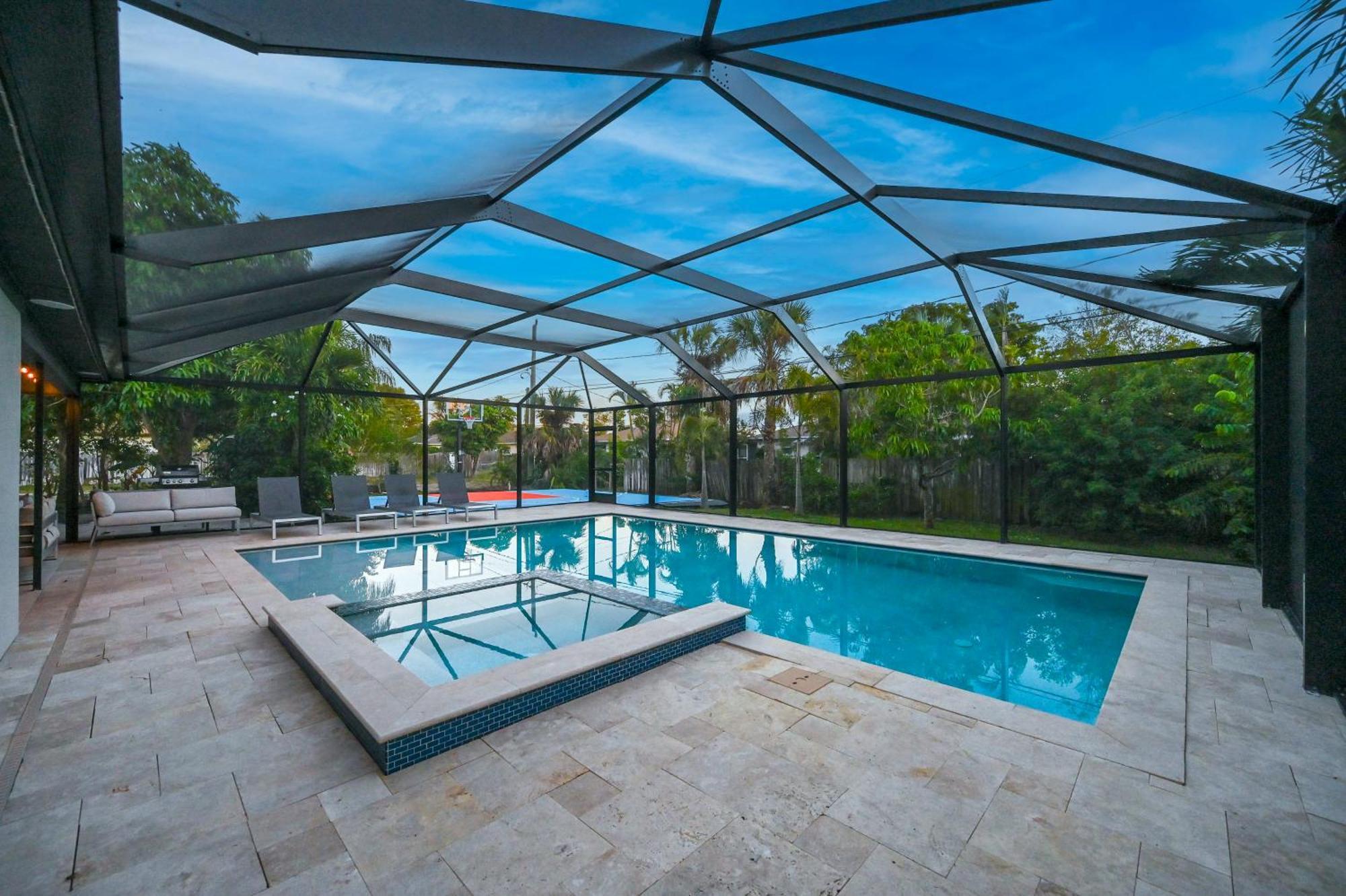 Tropical Hideaway - 1 Mi To Beaches! Holiday home *