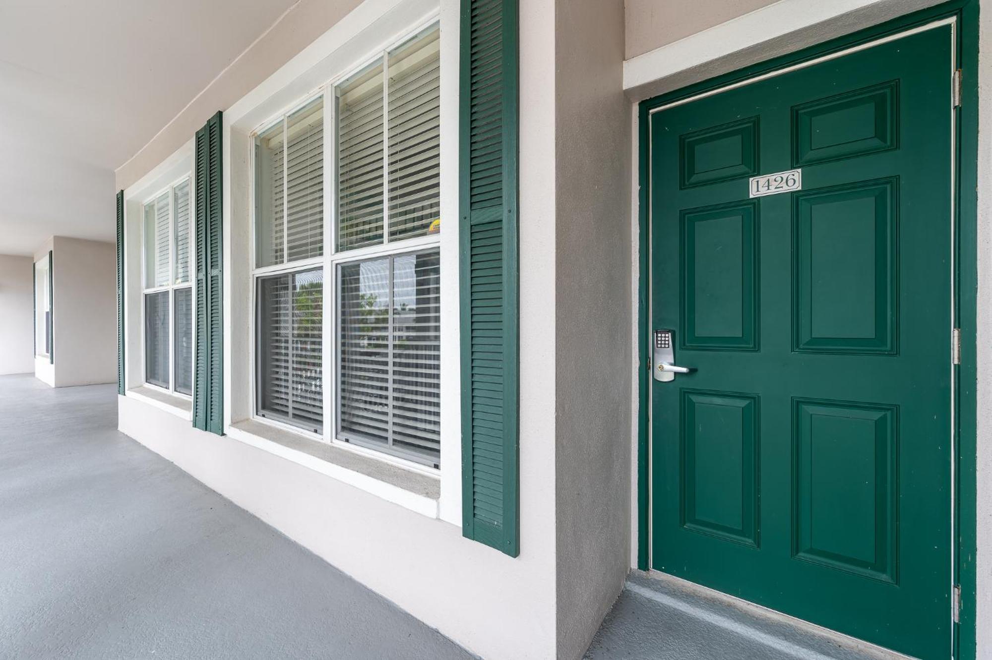 Solterra, Luxury Condo, Resort Pool In Greenlinks