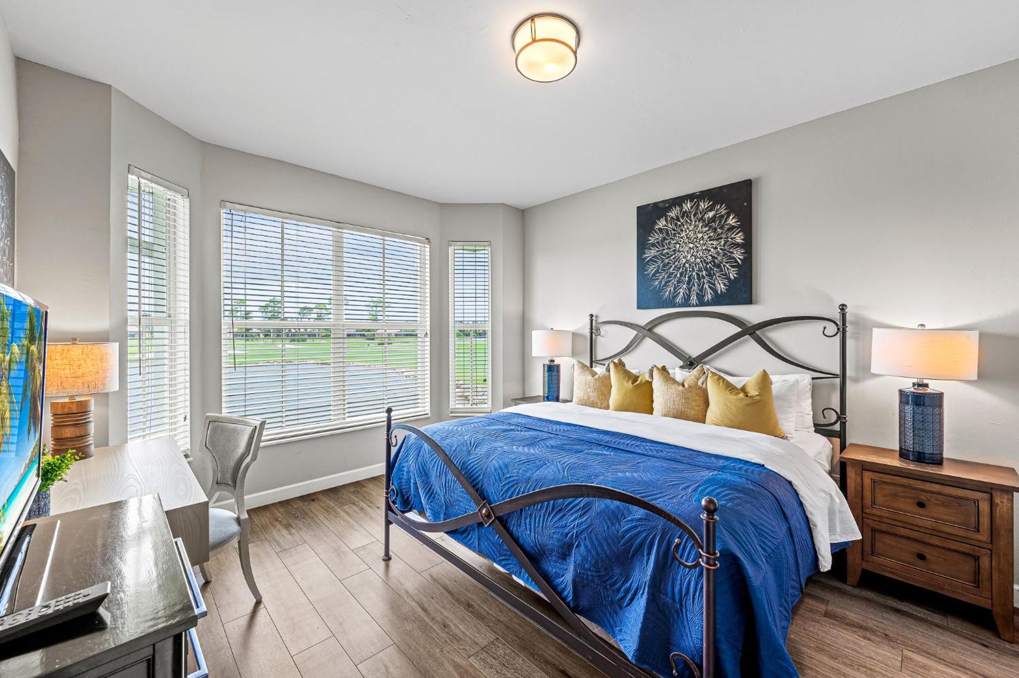Solterra, Luxury Condo, Resort Pool In Greenlinks