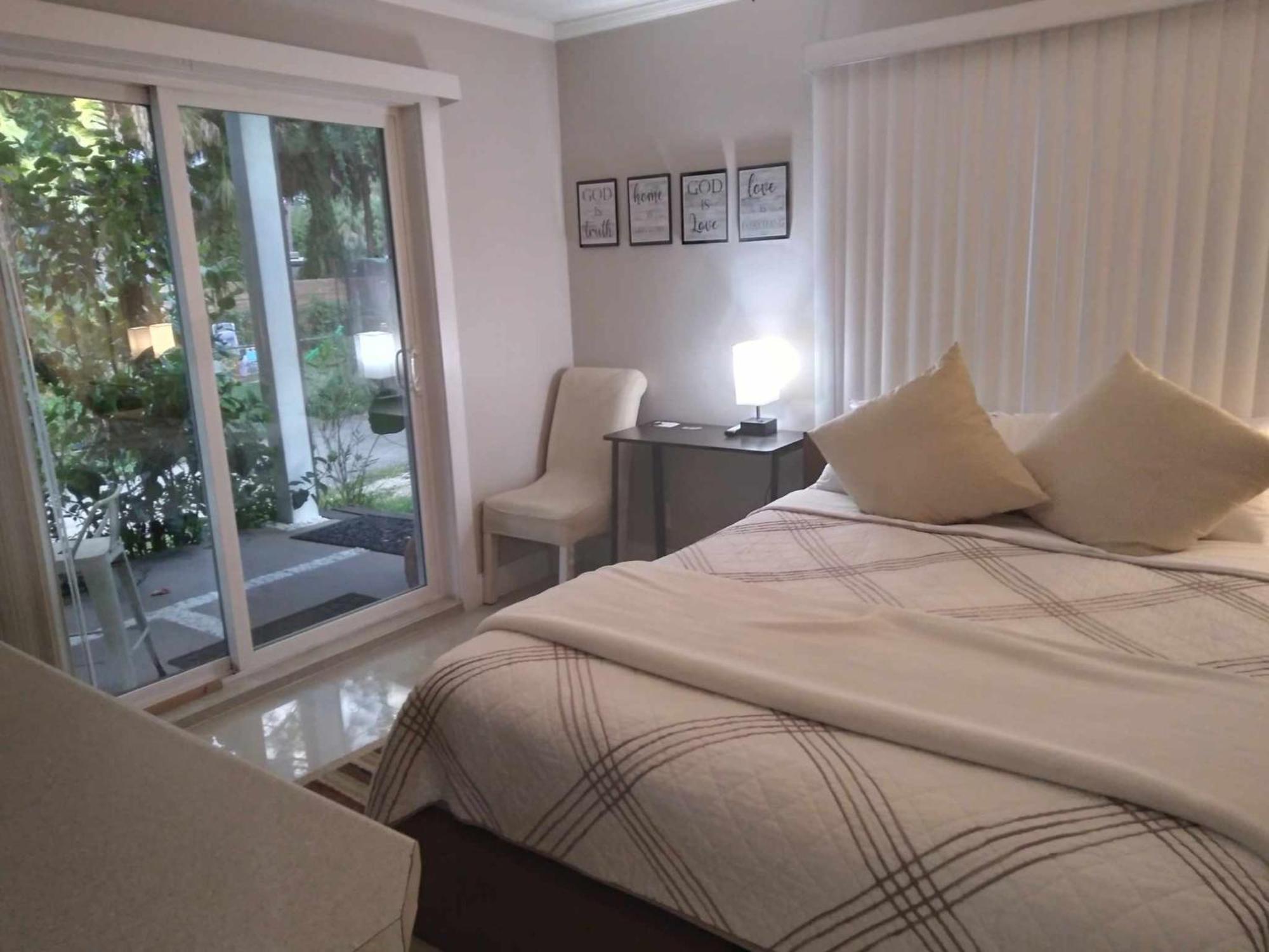Homestay Naples' Hidden Gem *