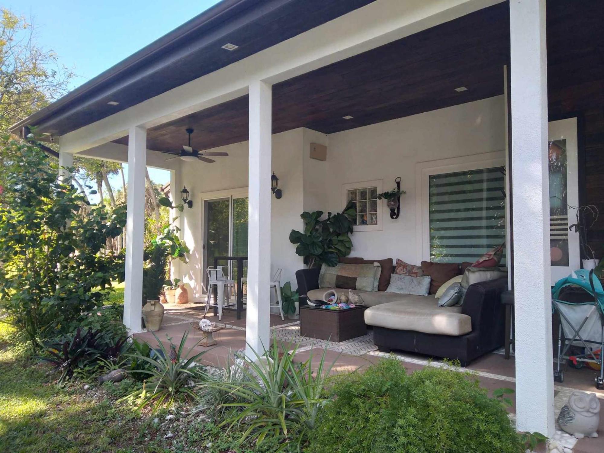Homestay Naples' Hidden Gem *