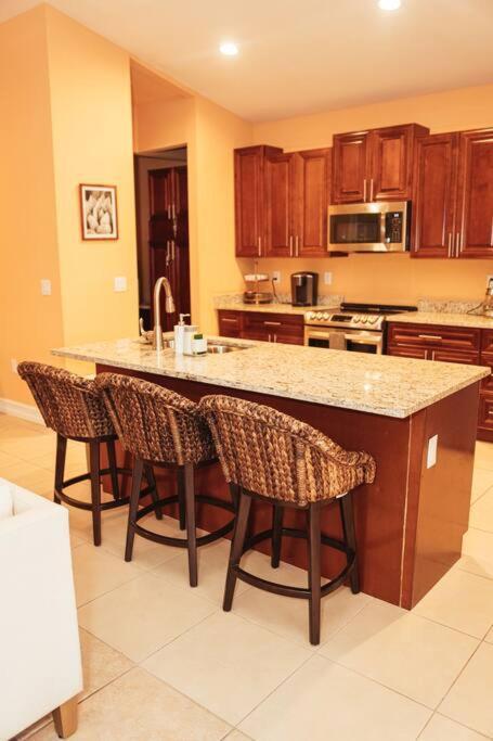 Tropical Paradise 3.5 Bd/3ba 10-min To