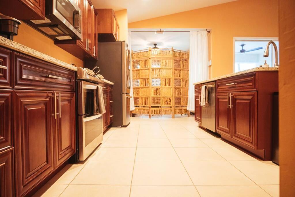 Tropical Paradise 3.5 Bd/3ba 10-min To Villa