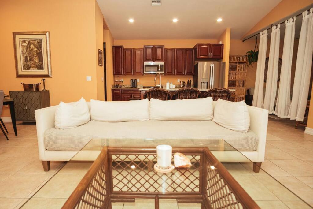 Tropical Paradise 3.5 Bd/3ba 10-min To Villa *