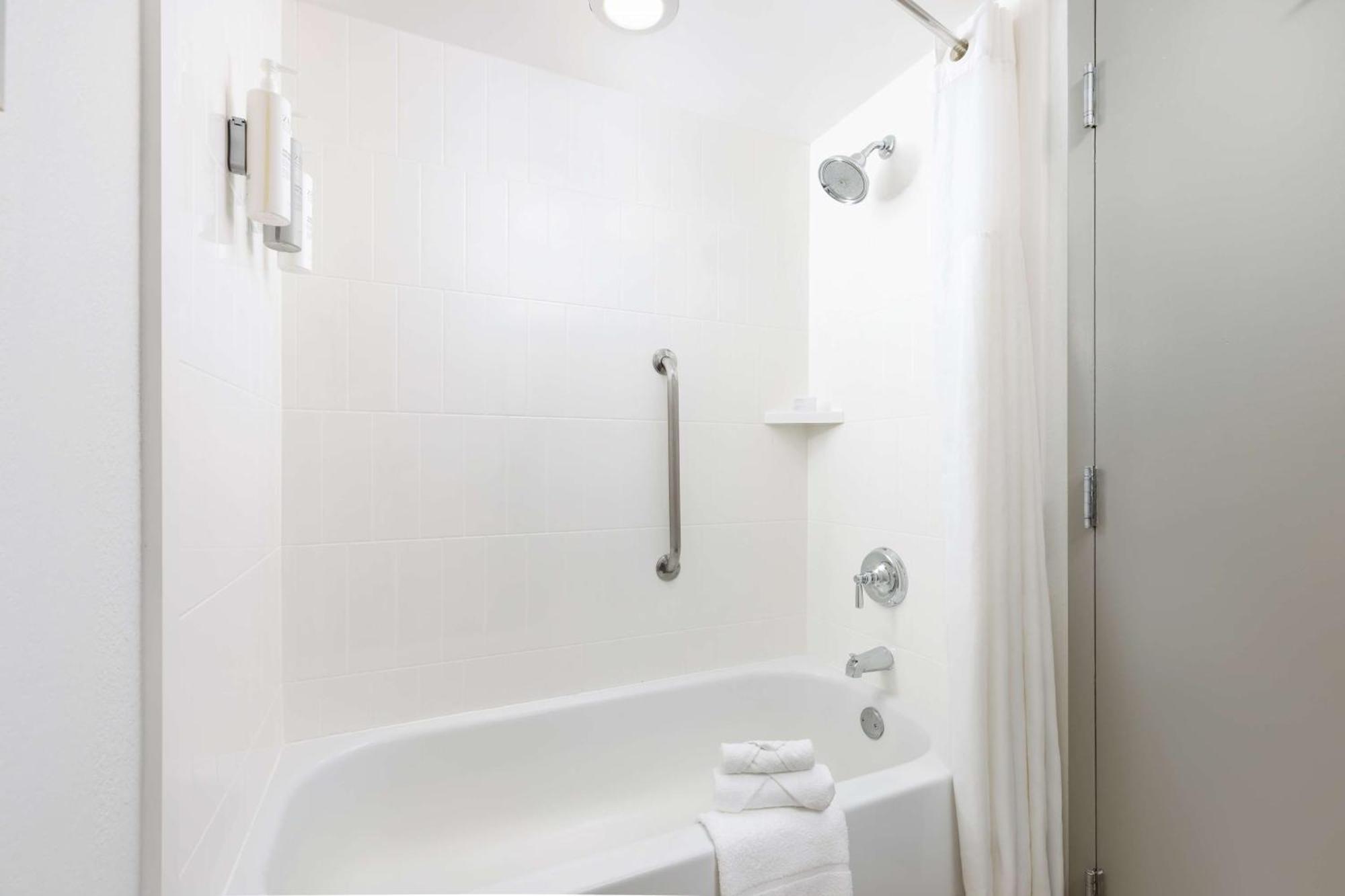 Hampton Naples-central 3* Naples
