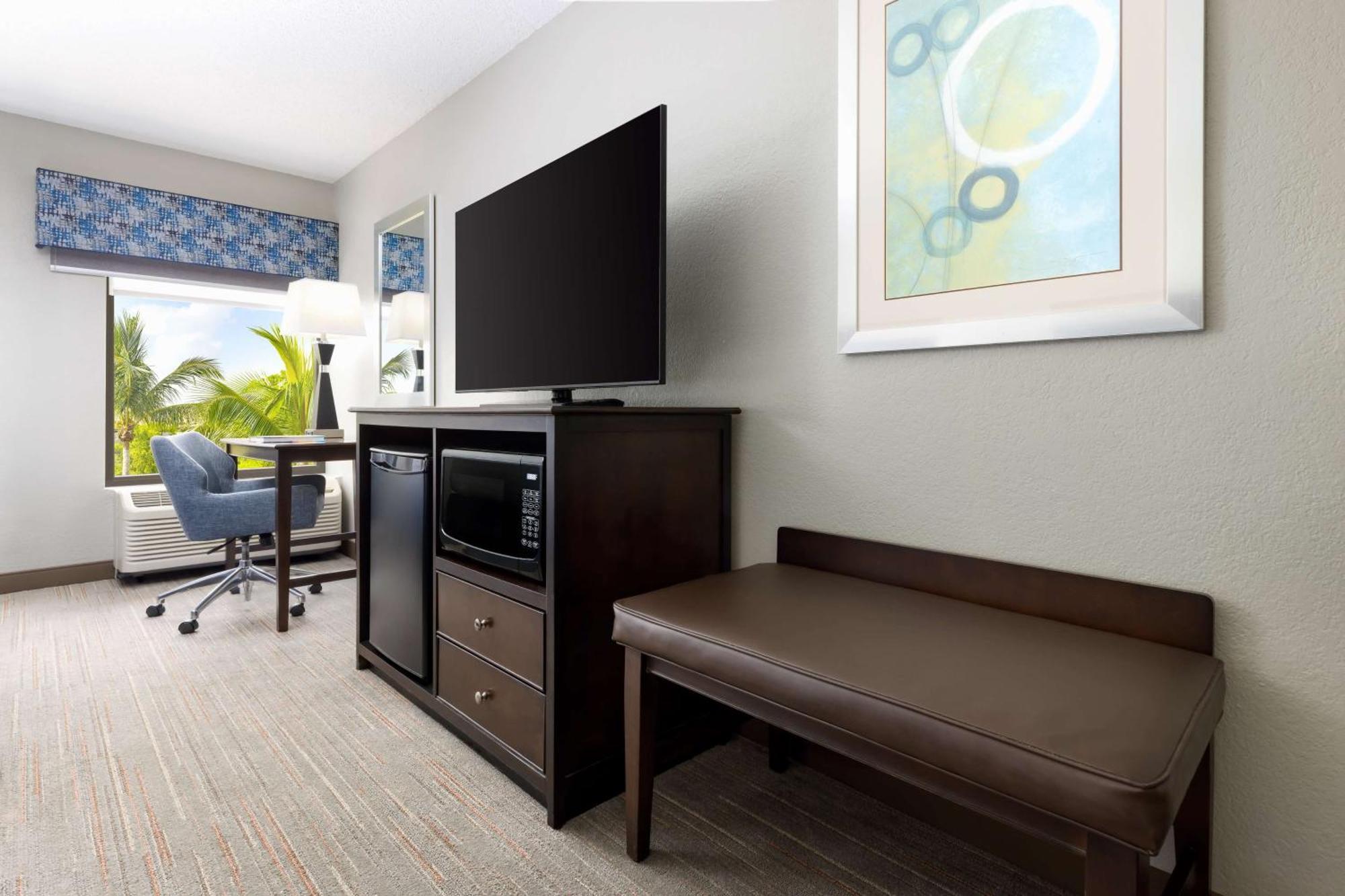 Hotel Hampton Naples-central 3*
