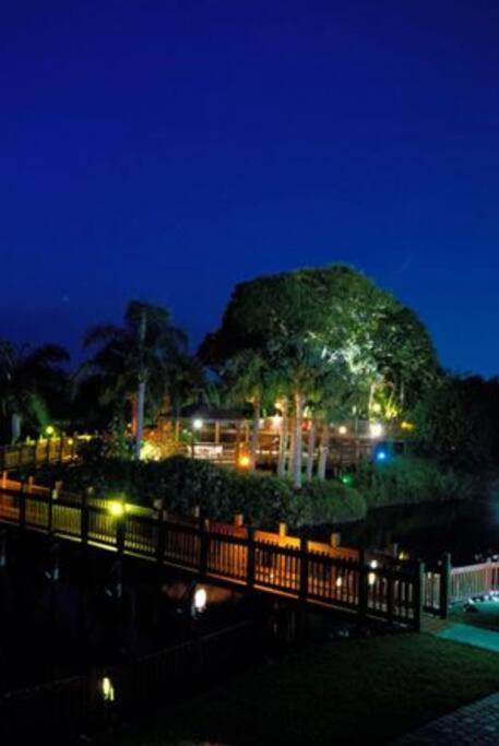 Park Shore Beautiful Floor 2bed 2bath Apartment *