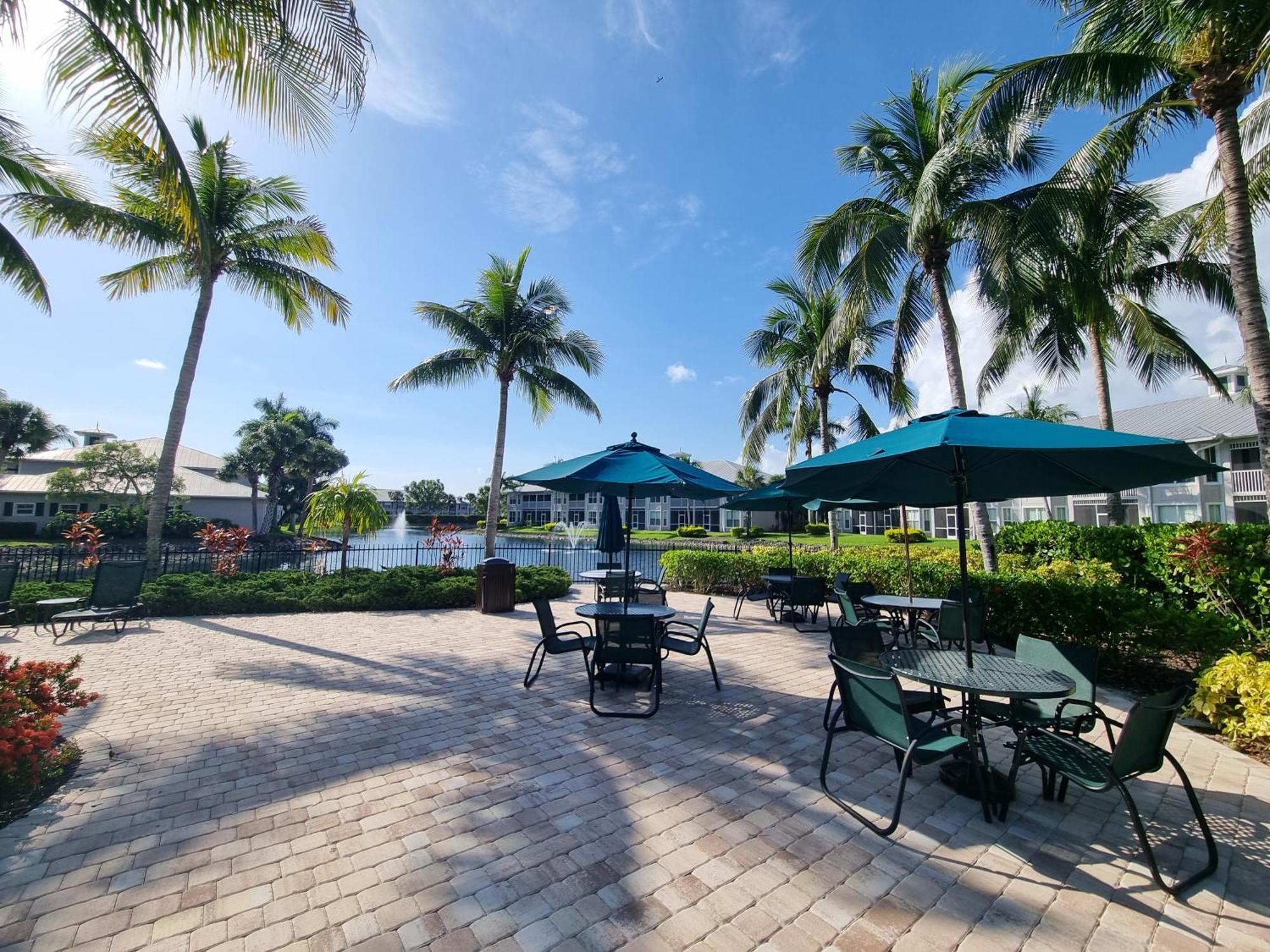 Stunning 2-bedroom Den In Greenlinks Naples