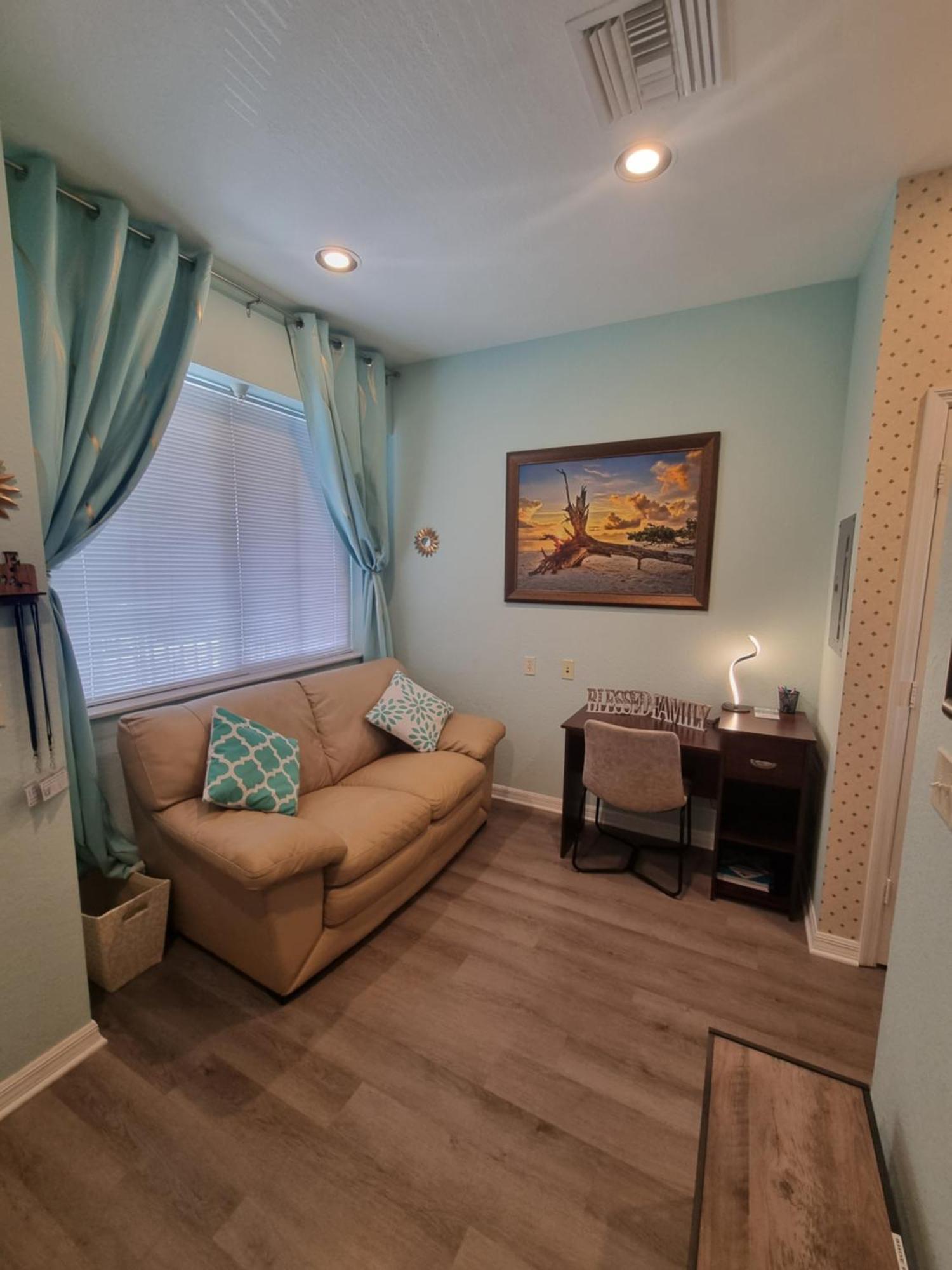 Stunning 2-bedroom Den In Greenlinks Apartment