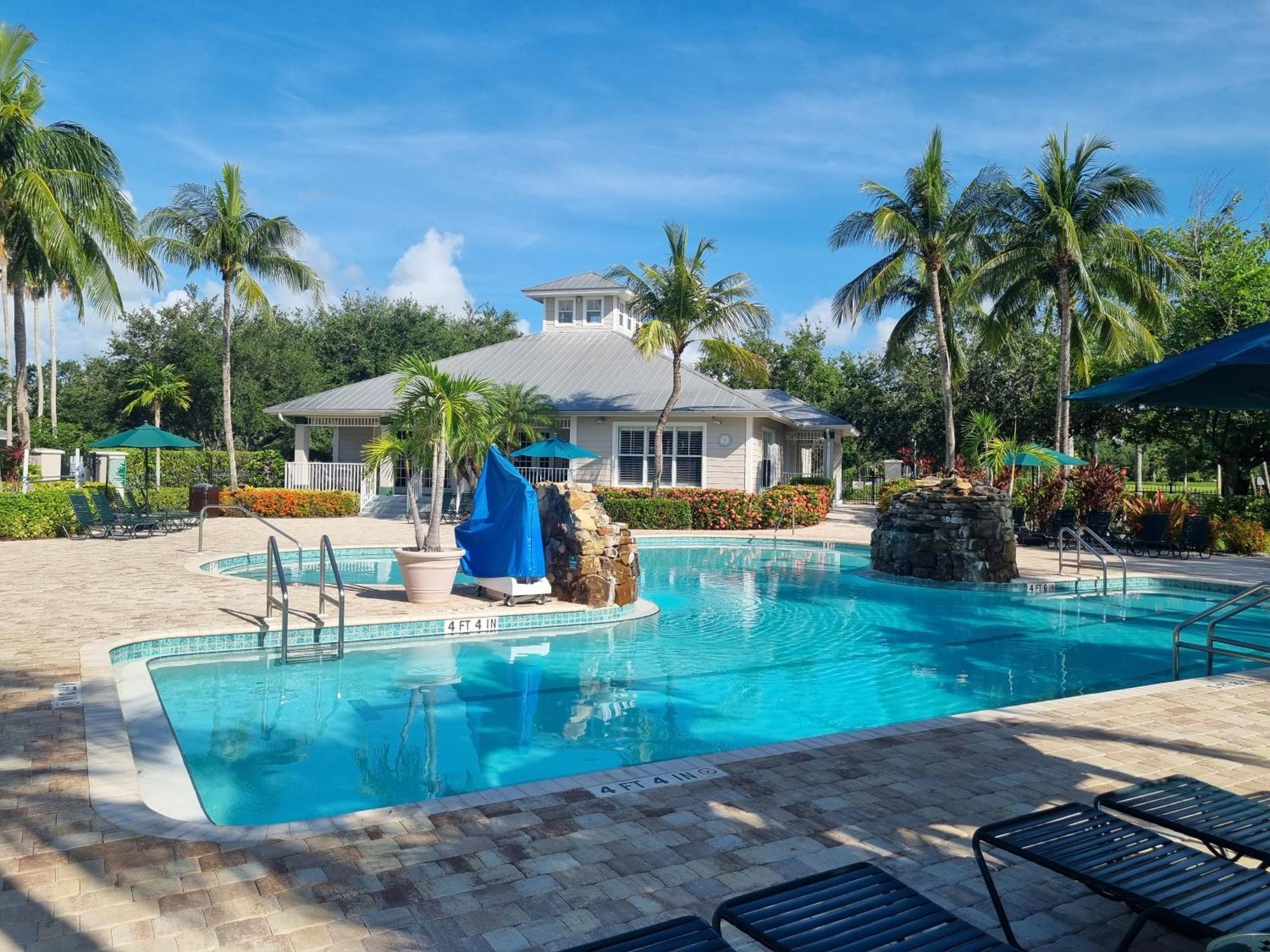 Apartment Stunning 2-bedroom Den In Greenlinks *