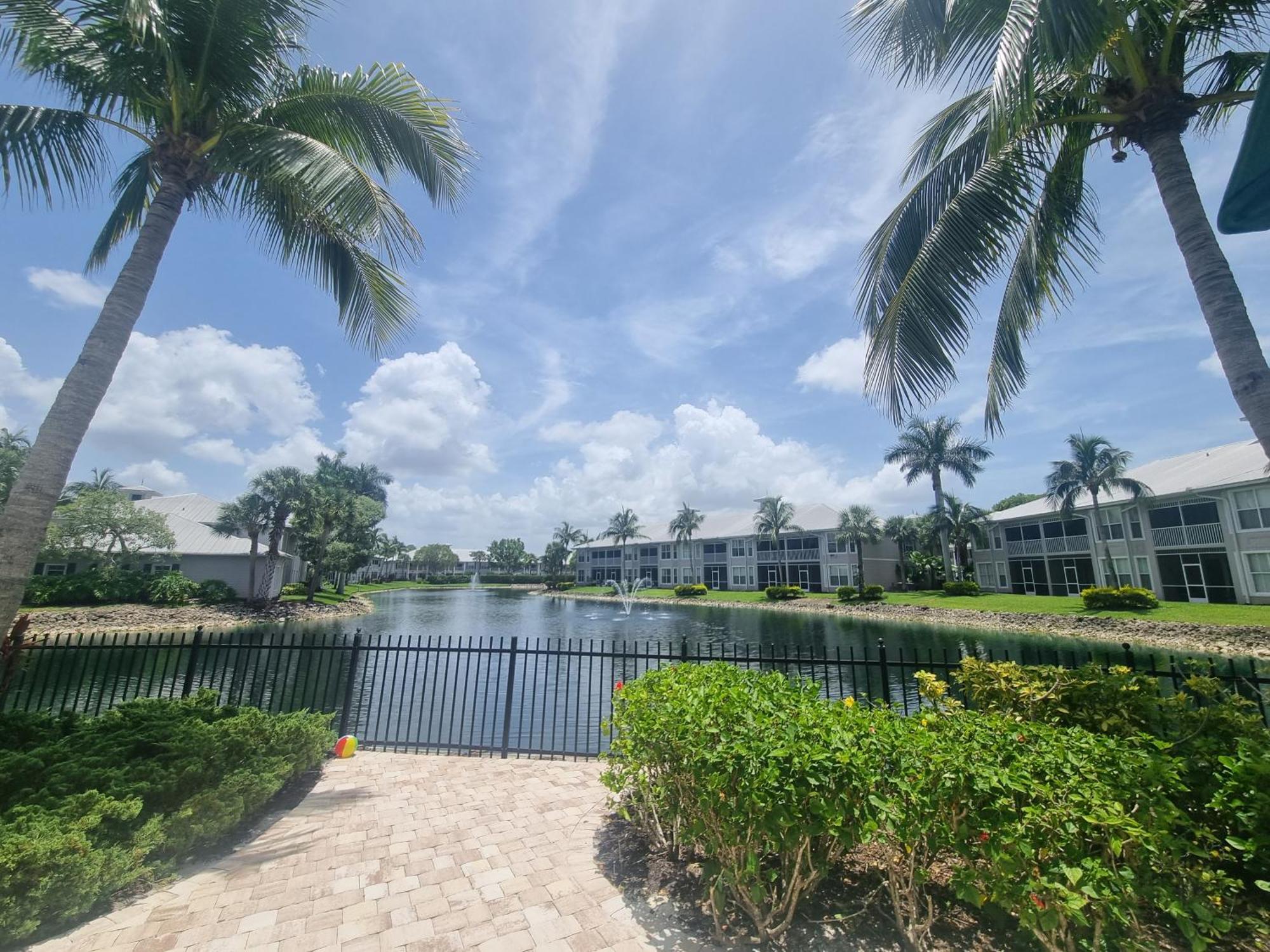 Stunning 2-bedroom Den In Greenlinks * Naples