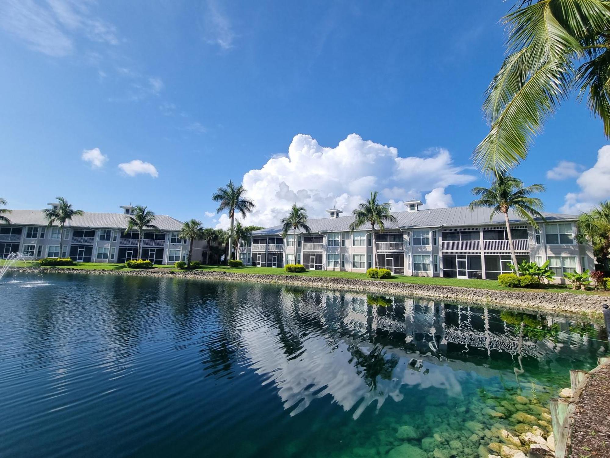 Stunning 2-bedroom Den In Greenlinks * Naples