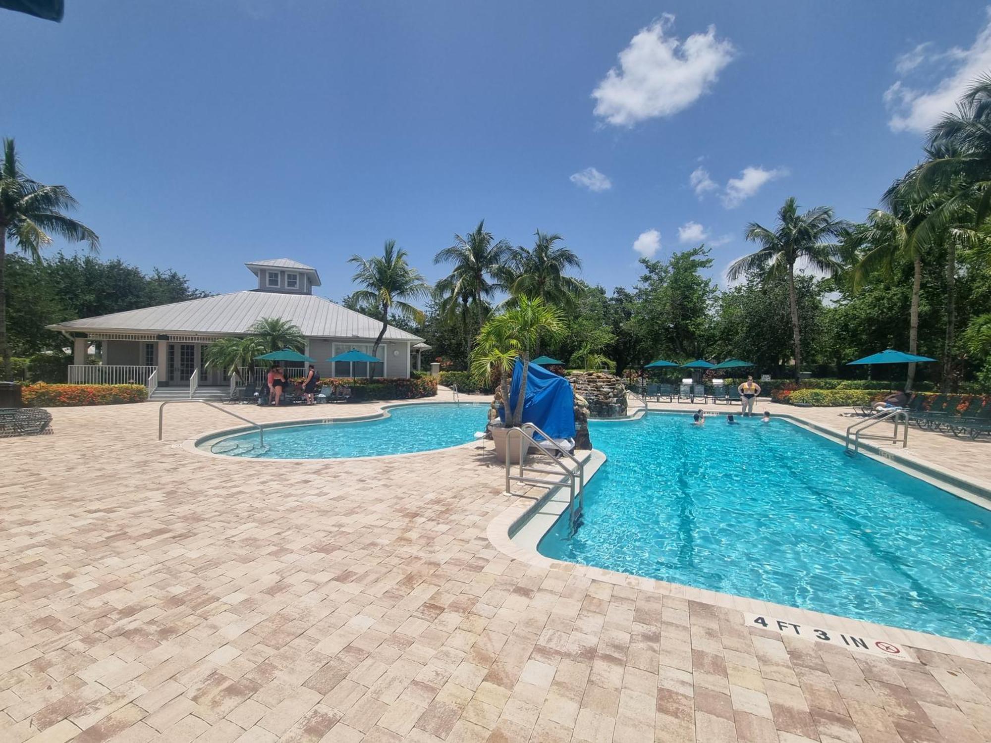 Apartment Stunning 2-bedroom Den In Greenlinks Naples