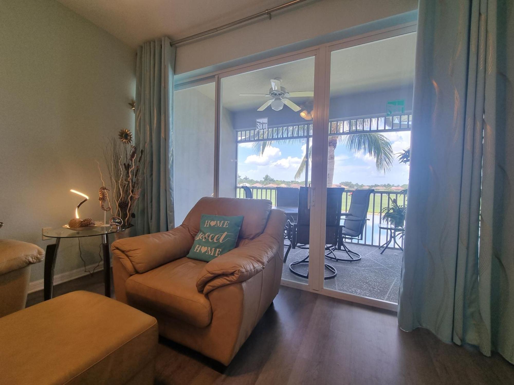 Stunning 2-bedroom Den In Greenlinks Apartment Naples