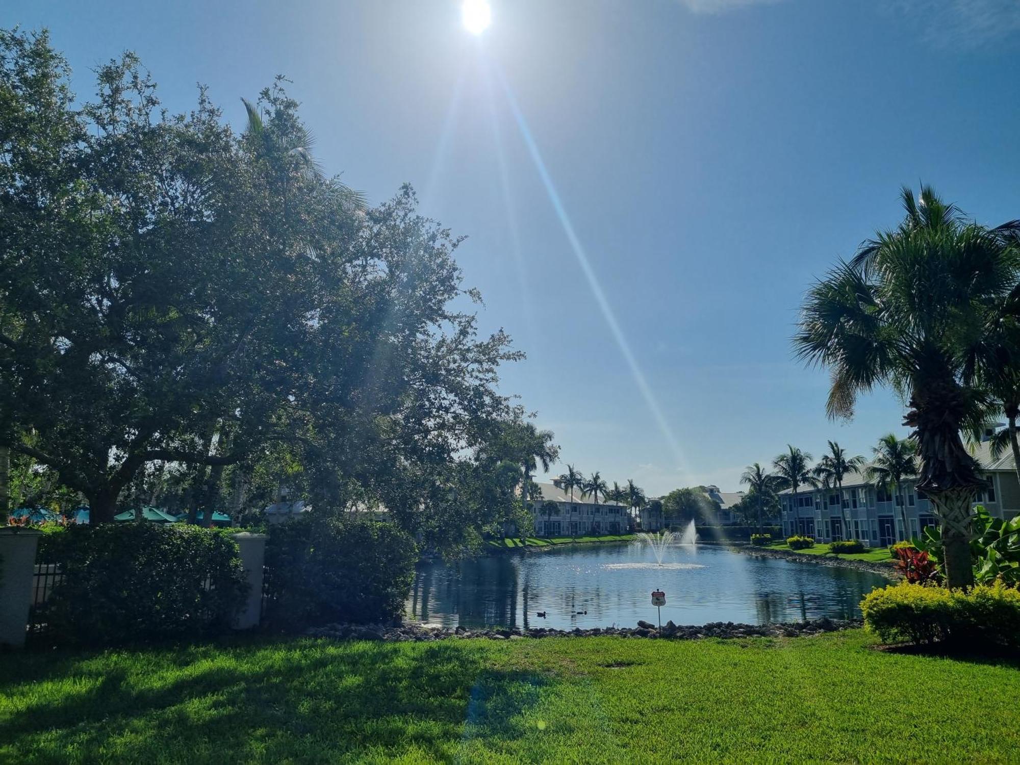 Stunning 2-bedroom Den In Greenlinks Naples
