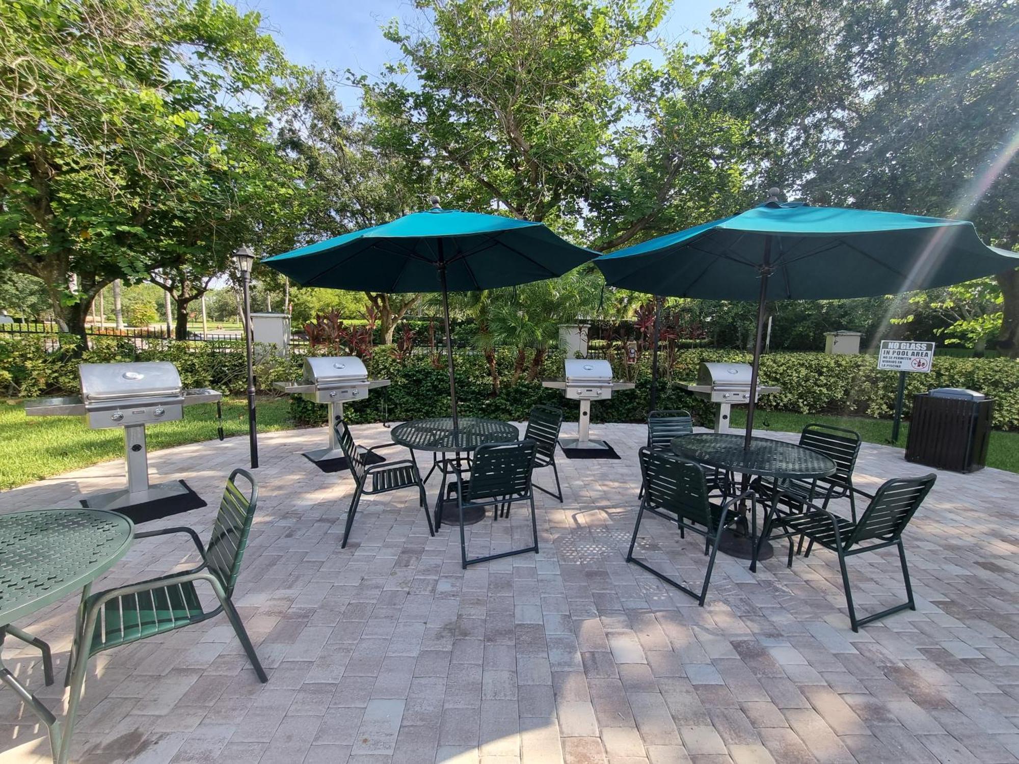 Stunning 2-bedroom Den In Greenlinks