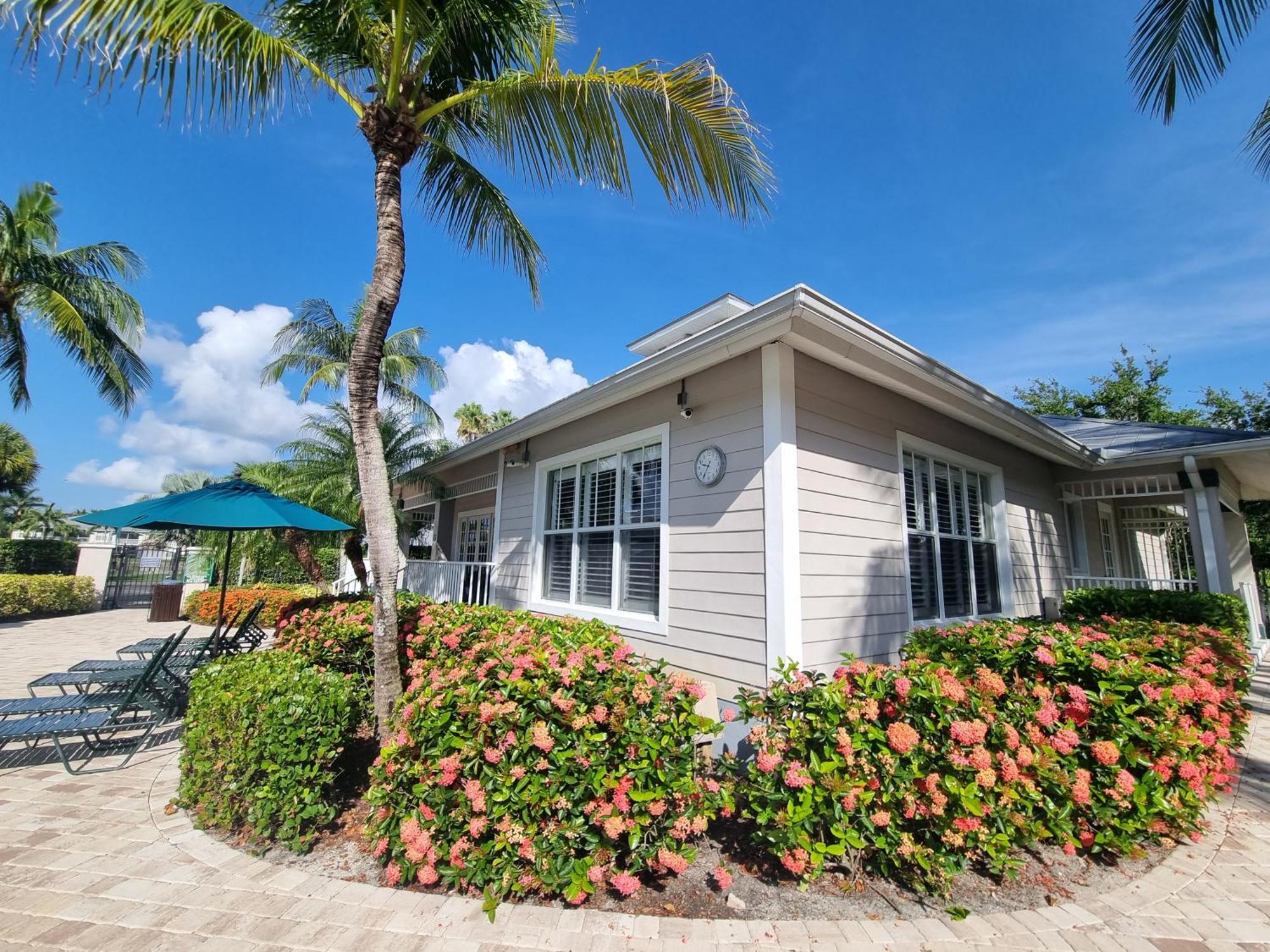 Stunning 2-bedroom Den In Greenlinks
