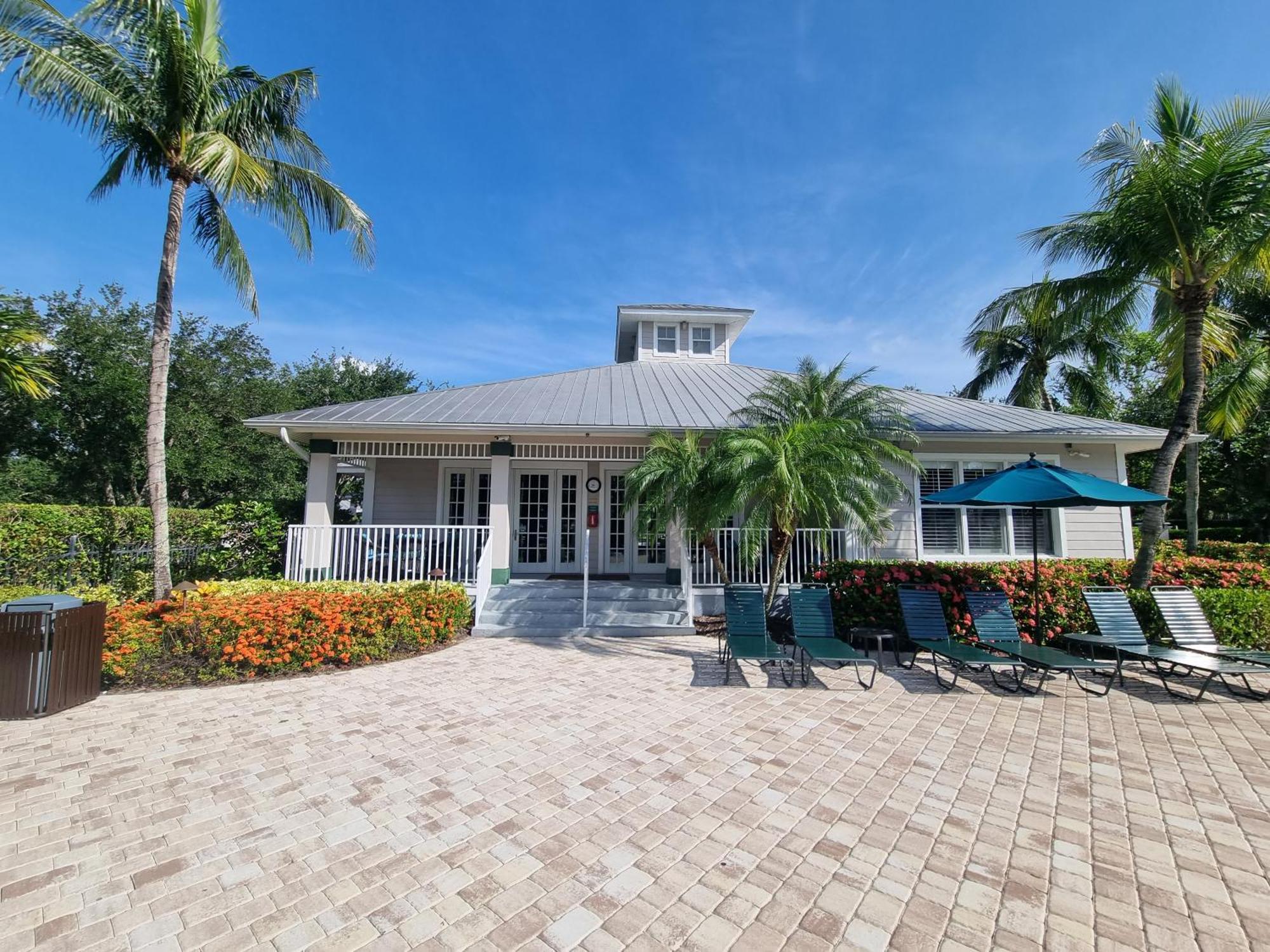 Apartment Stunning 2-bedroom Den In Greenlinks