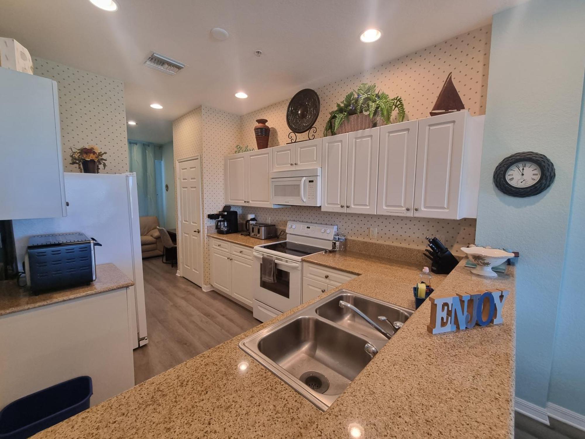 Stunning 2-bedroom Den In Greenlinks Apartment *