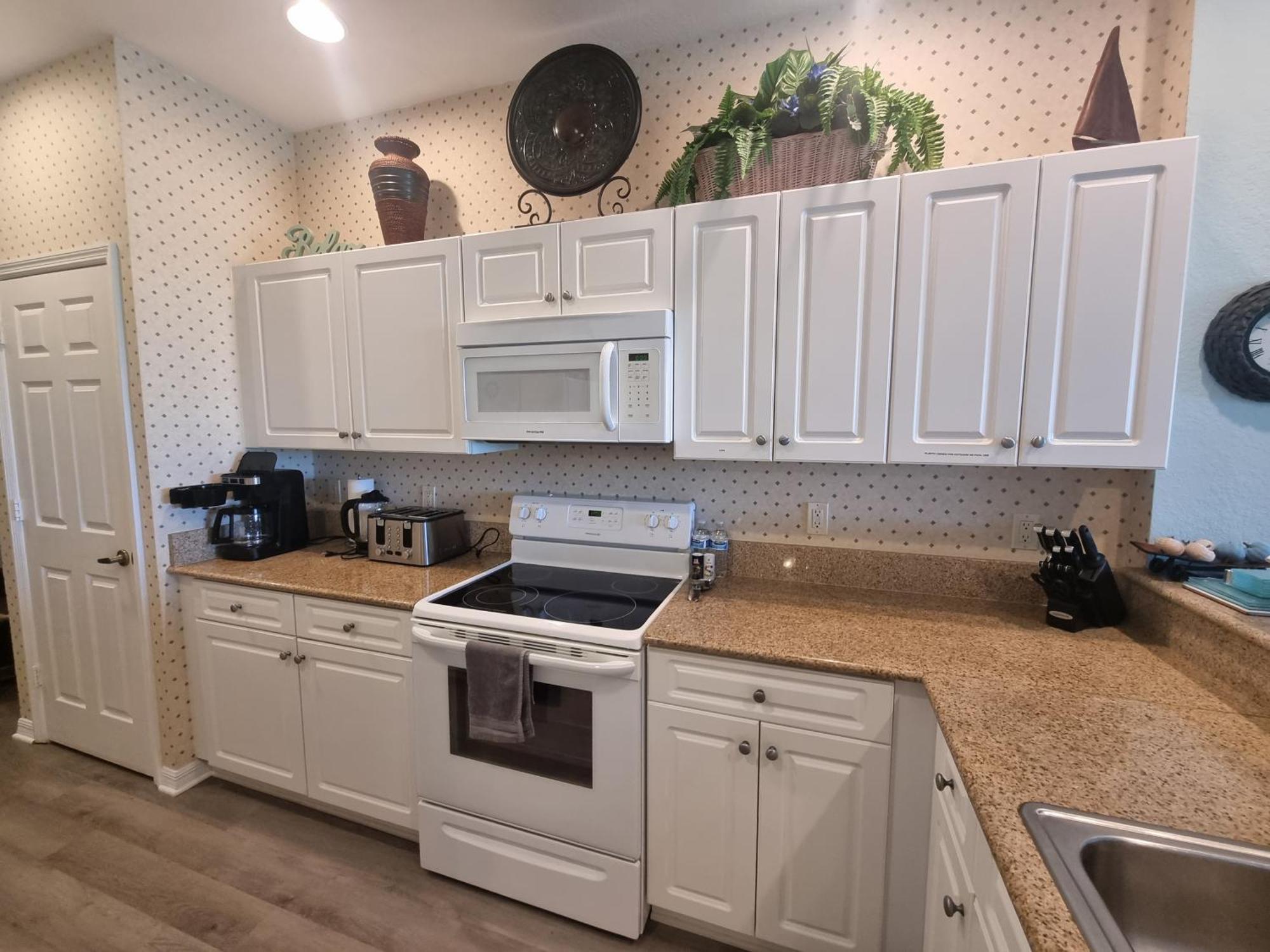 Stunning 2-bedroom Den In Greenlinks *