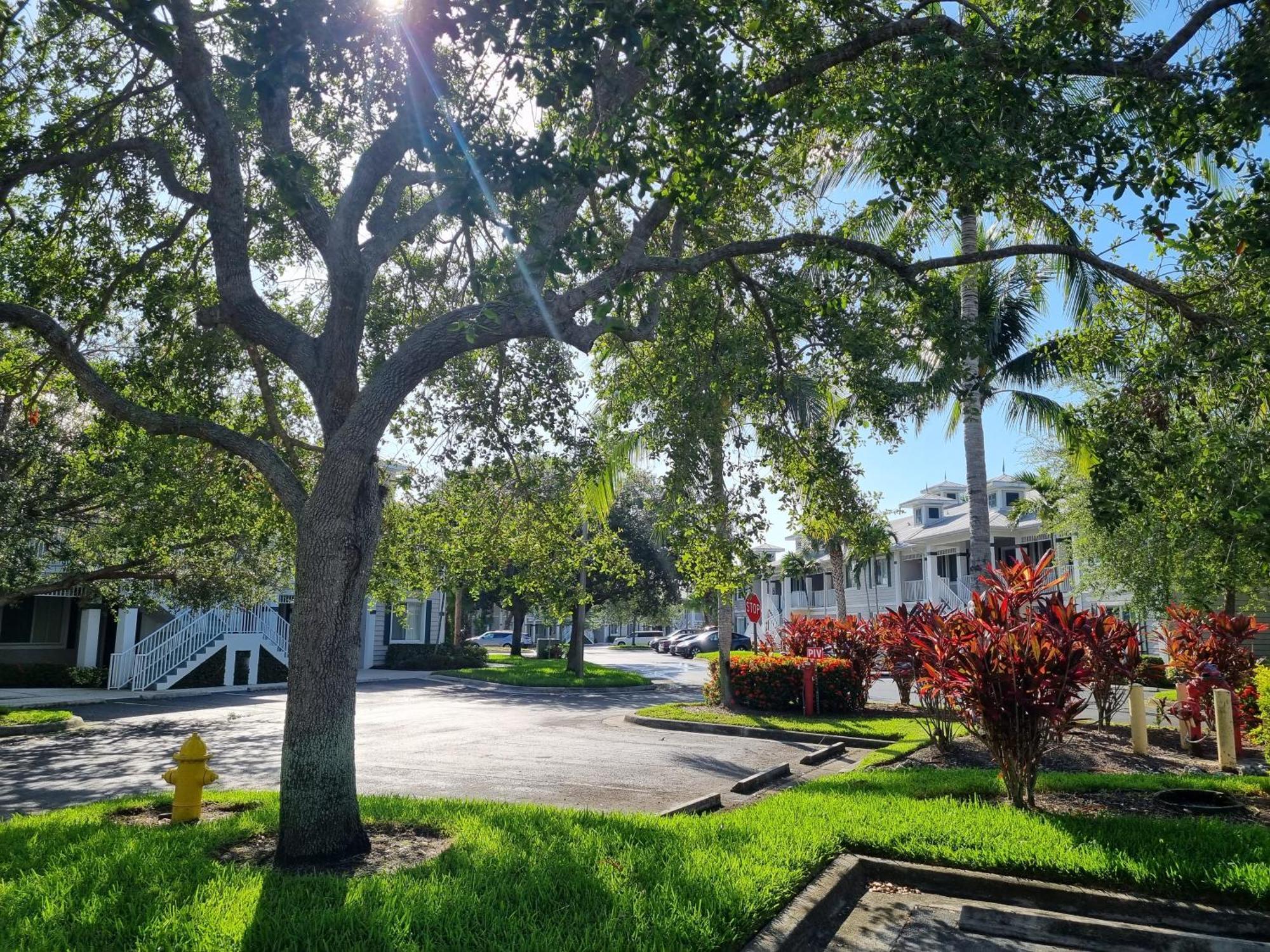Apartment Stunning 2-bedroom Den In Greenlinks Naples