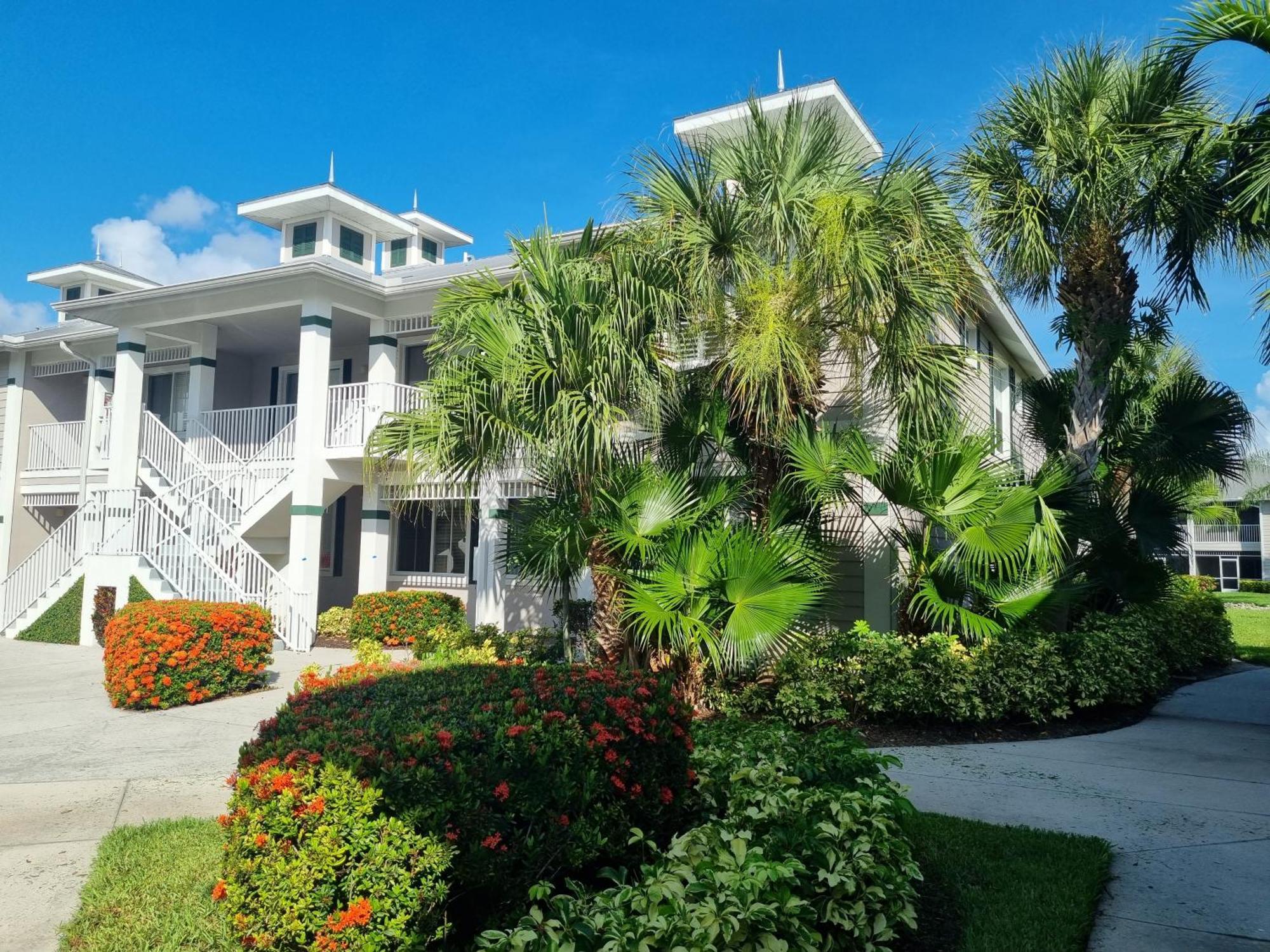 Stunning 2-bedroom Den In Greenlinks * Naples