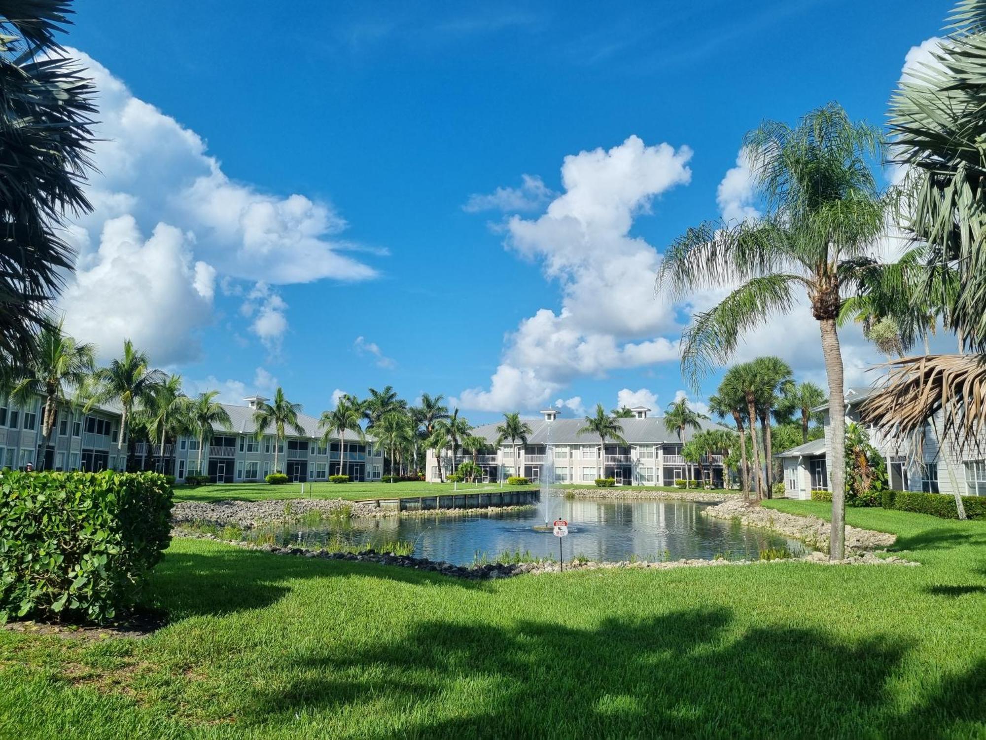 Stunning 2-bedroom Den In Greenlinks Naples