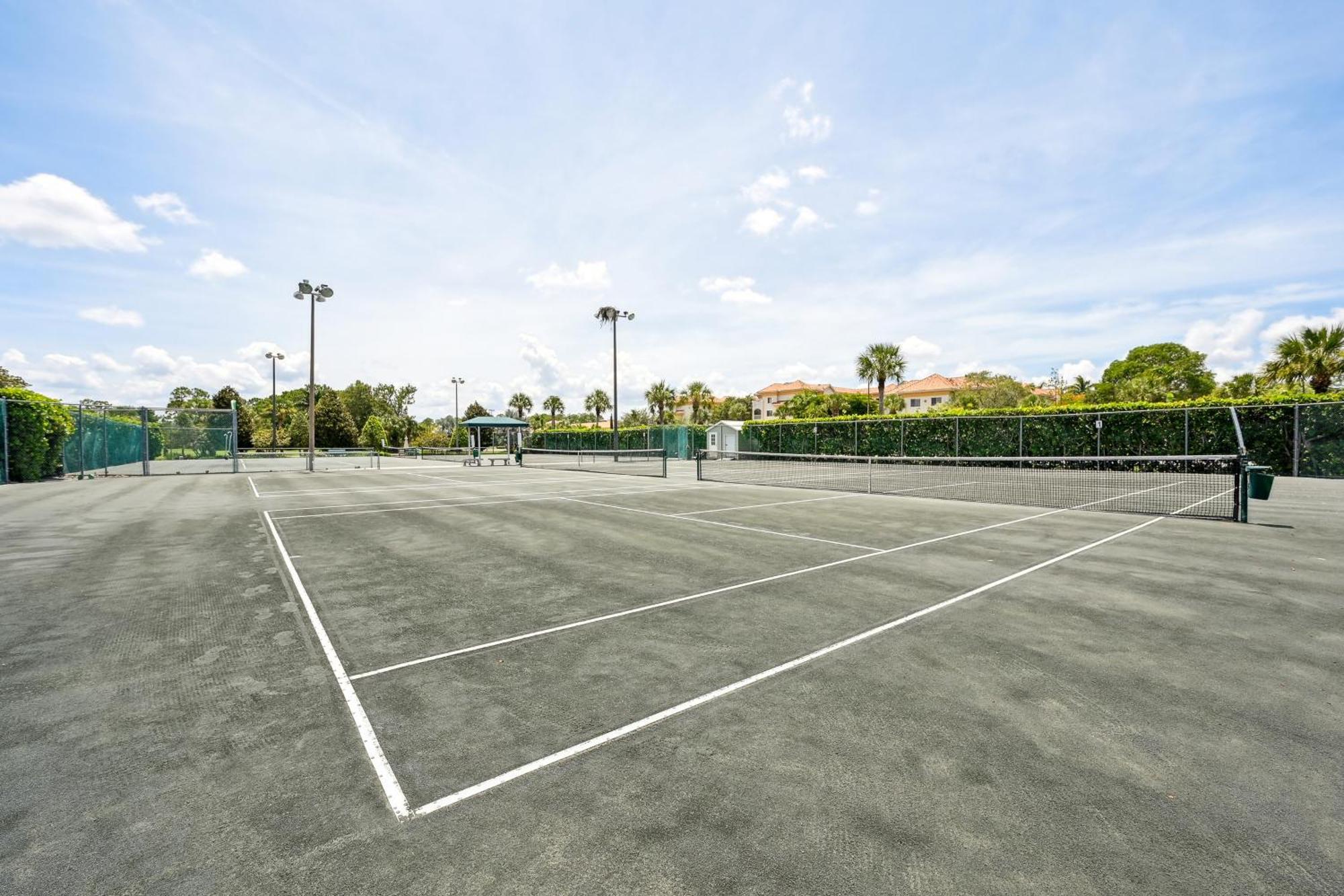 Elegant With Golf View And Community Pool Apartment *