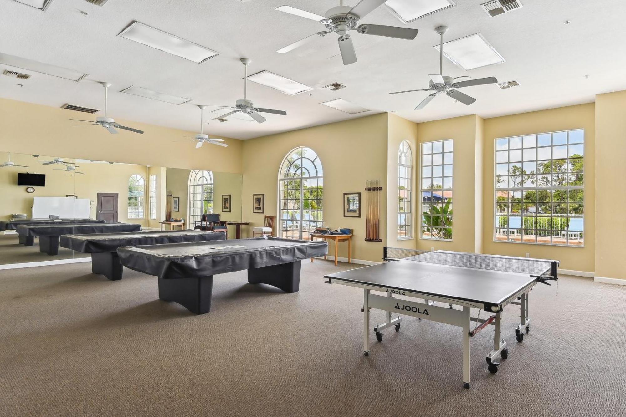 Elegant With Golf View And Community Pool Apartment Naples