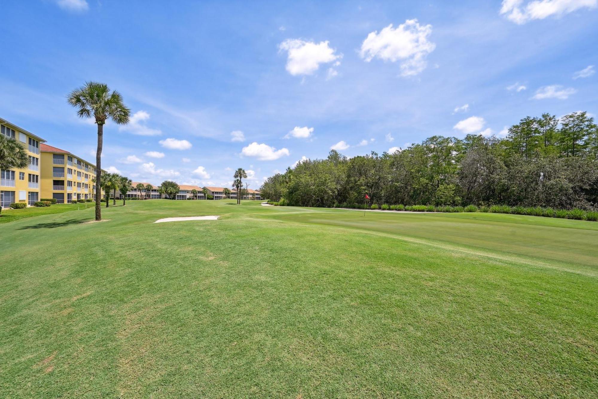 Elegant With Golf View And Community Pool Apartment *