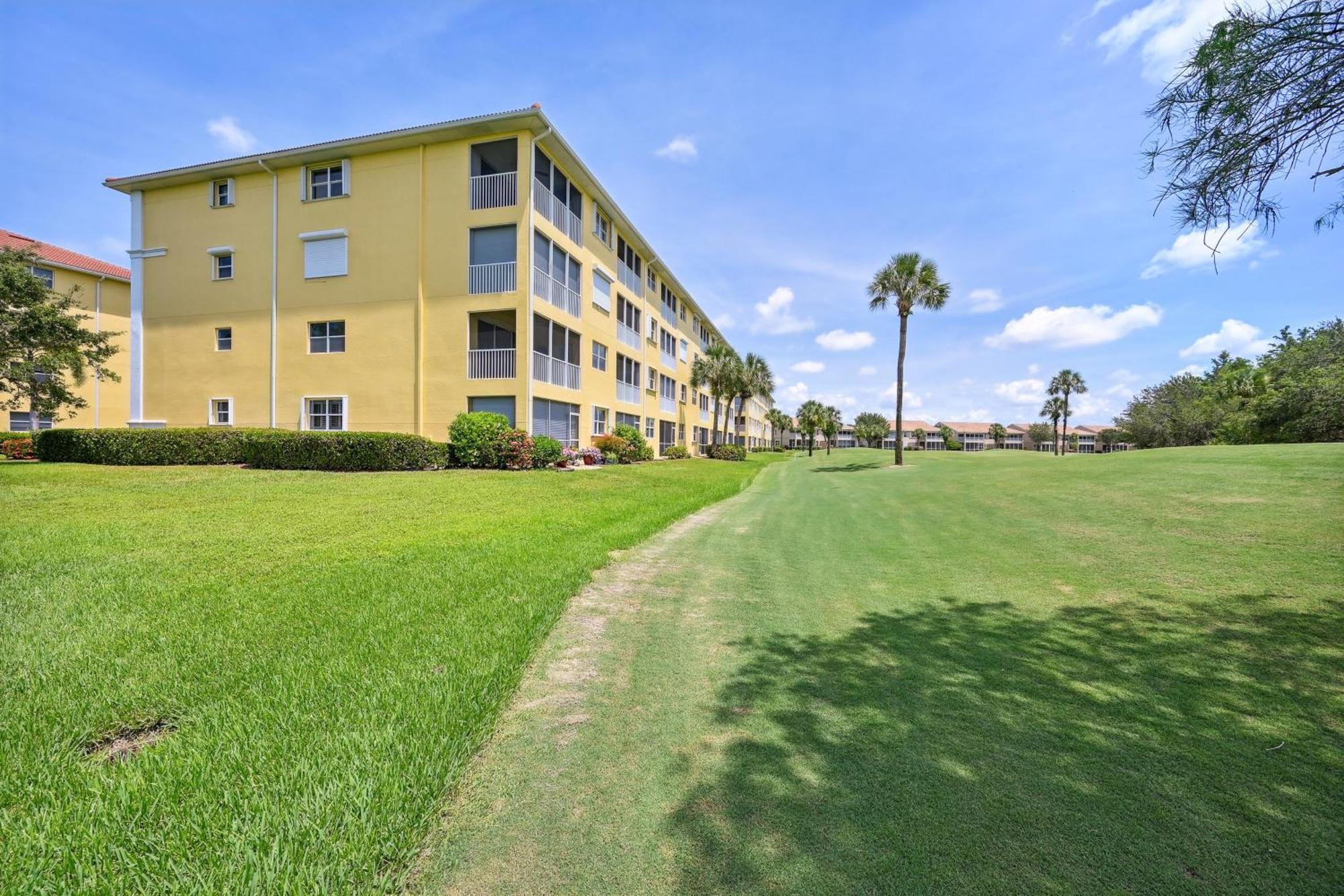Elegant With Golf View And Community Pool Naples