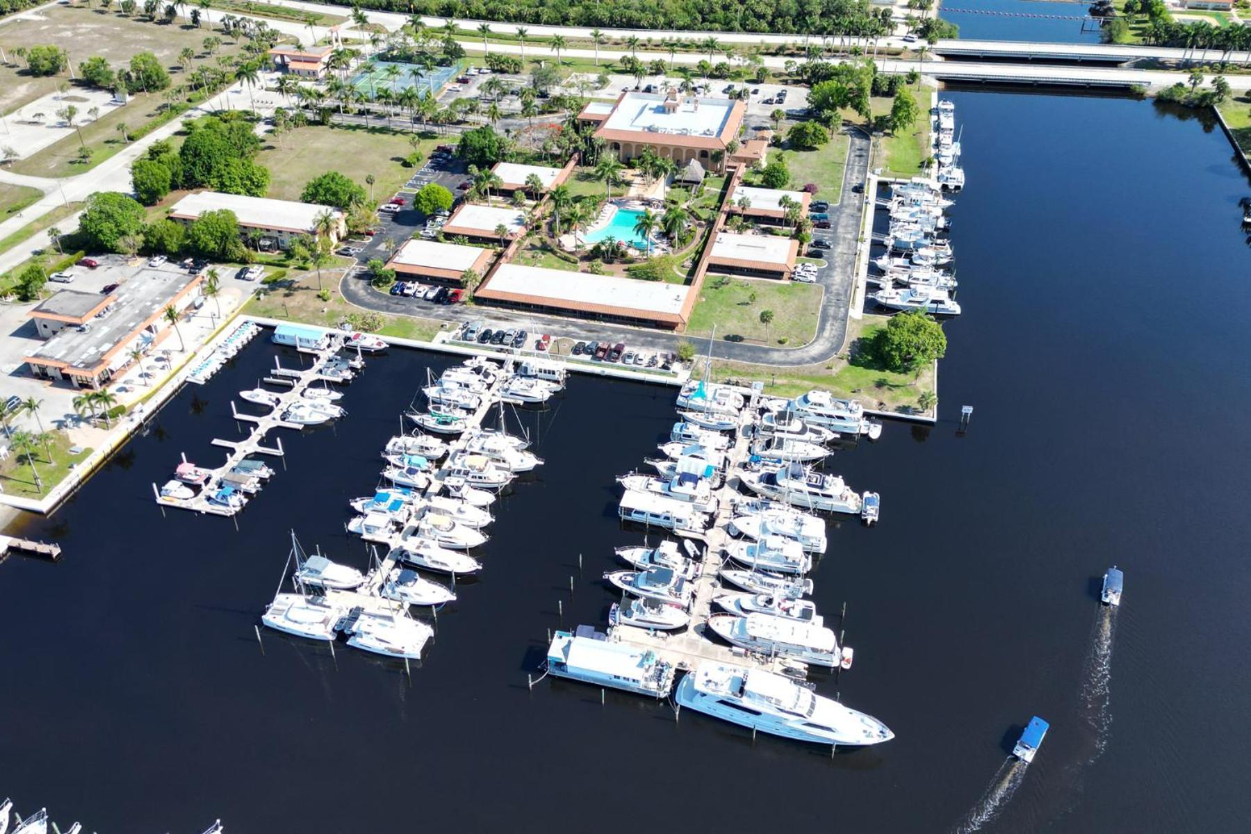 Apartment Marina Getaway On The Water!
