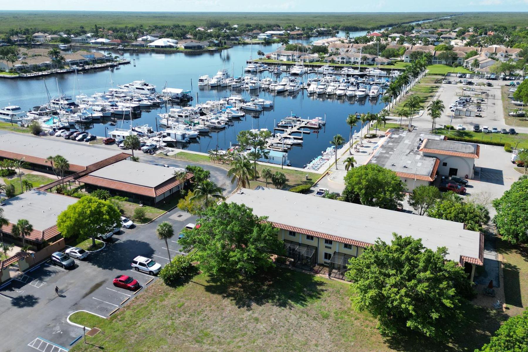 Apartment Marina Getaway On The Water!