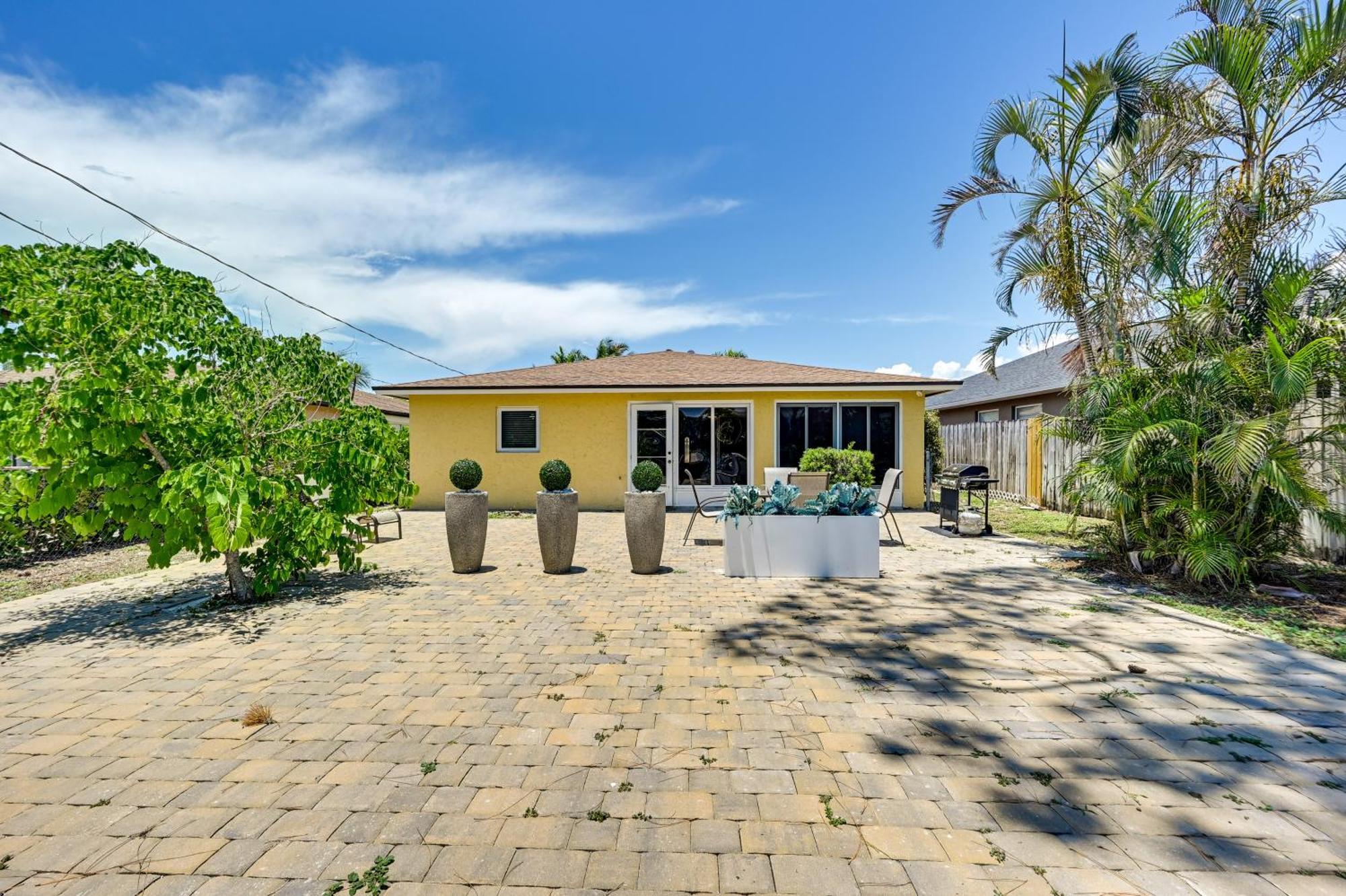 Holiday home Pet-friendly Vacation Near Beach!