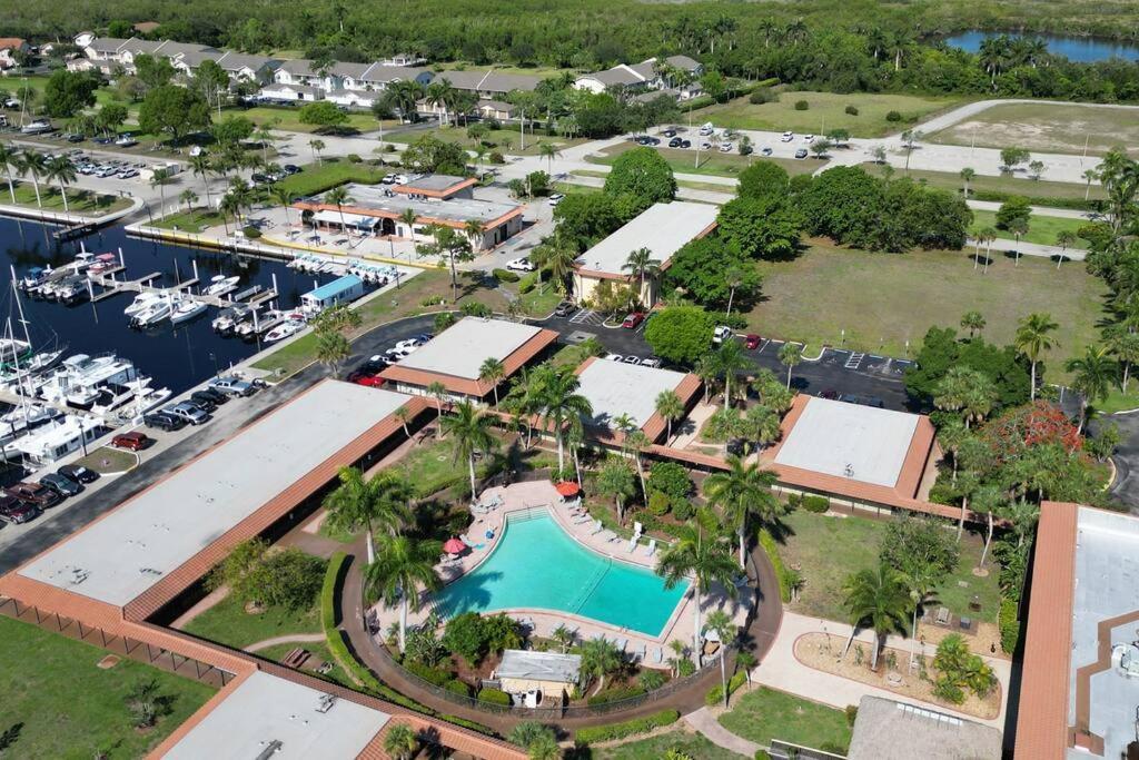 Apartment Marina Getaway On The Water! Naples