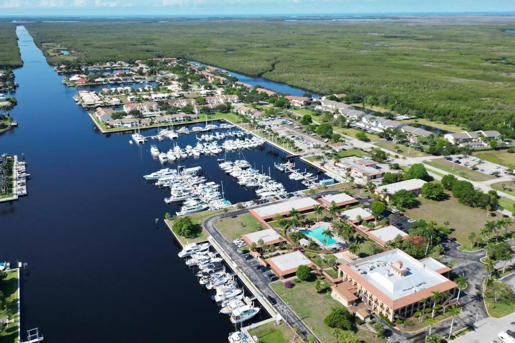 Marina Getaway On The Water! Naples