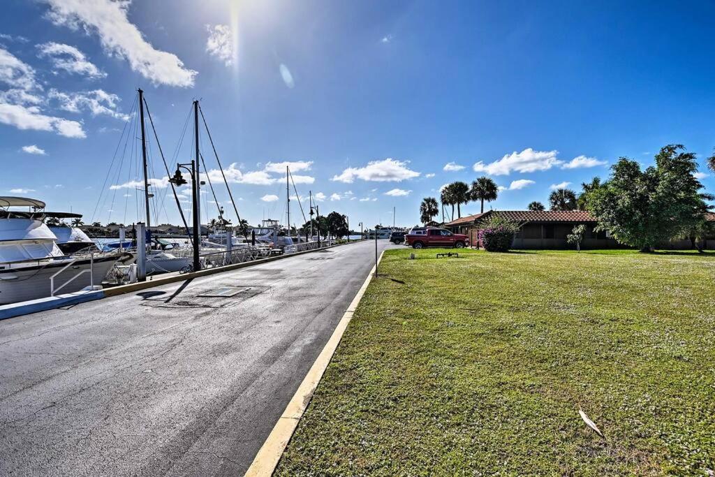Apartment Marina Getaway On The Water!
