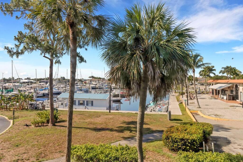 Marina Getaway On The Water! Apartment