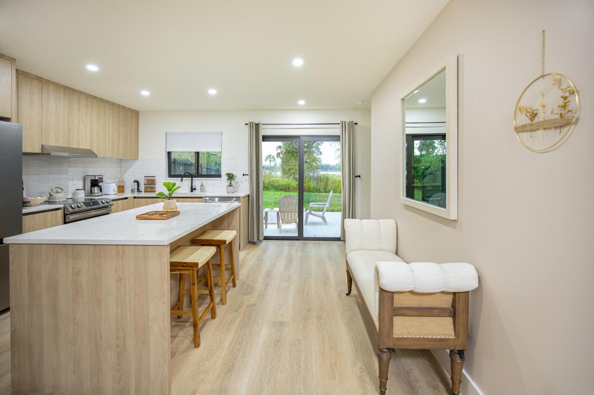 The Boho Bliss - Lakeview Elegance 3miles Downtown Holiday home *